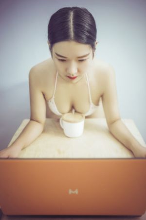 商务旅行戴绿帽女老板同房