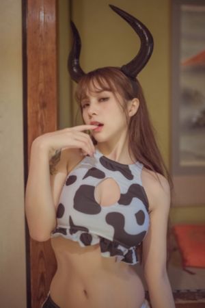 安娜女秘书